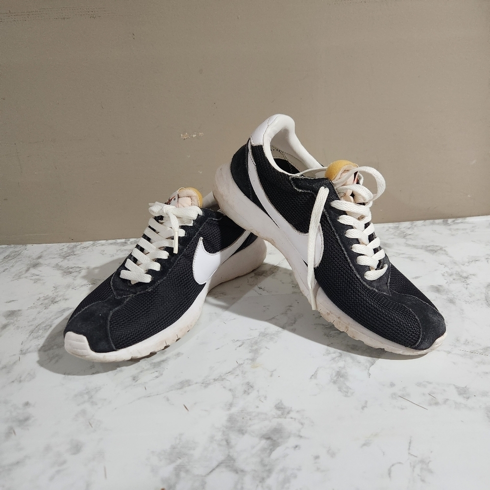***missing N Letter In Nike** Nike Roshe LD-1000 QS Black/White Sneakers Size 8
